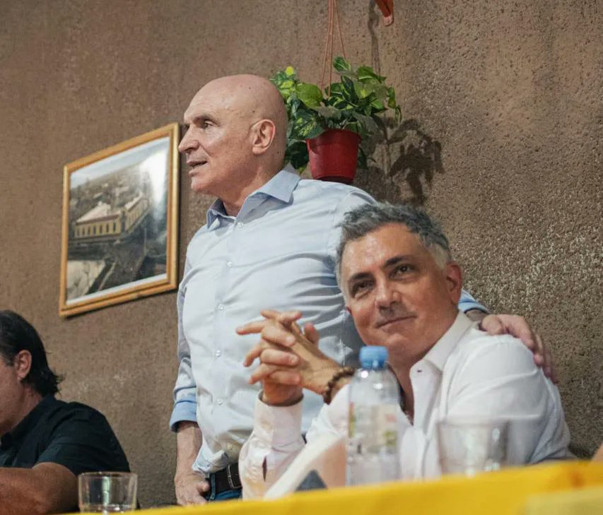 LO QUE NO ENTIENDEN LOS LIBERTARIOS PERO LO ENTENDERÁN CUANDO PIERDAN. 
ESPERO QUE LEEAN
Que los republicamos le queremos poner un freno definitivo a los K, pero también frenar las pelotudeces que hacen los propios libertarios en el Congreso.

Que nos chupa huevo que nos