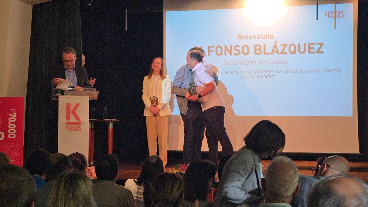 LaMennaisSantaMaria tweet media