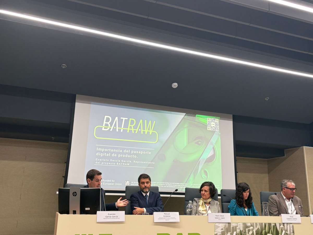 BatrawEu's tweet image. At III #ForoRAP, Evaristo García from @recyclia showed how @BatrawEu’s battery passport makes circularity real: 🔗 blockchain, 🐾 traceability, 🤳🏼 QR access, 👩🏼‍⚖️ clear data.
From policy to playbook: start small, make data useful, scale 🙌