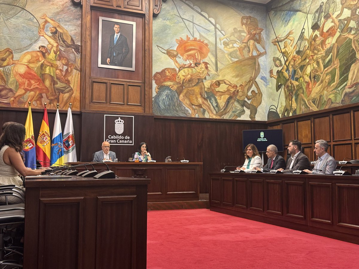 🎭 Acto de apoyo del Cabildo de Gran Canaria a la candidatura de #LPGC como Capital Europea de la Cultura 2031.

🌍 Este proyecto es muy importante para situar a Las Palmas de Gran Canaria en el panorama cultural europeo.