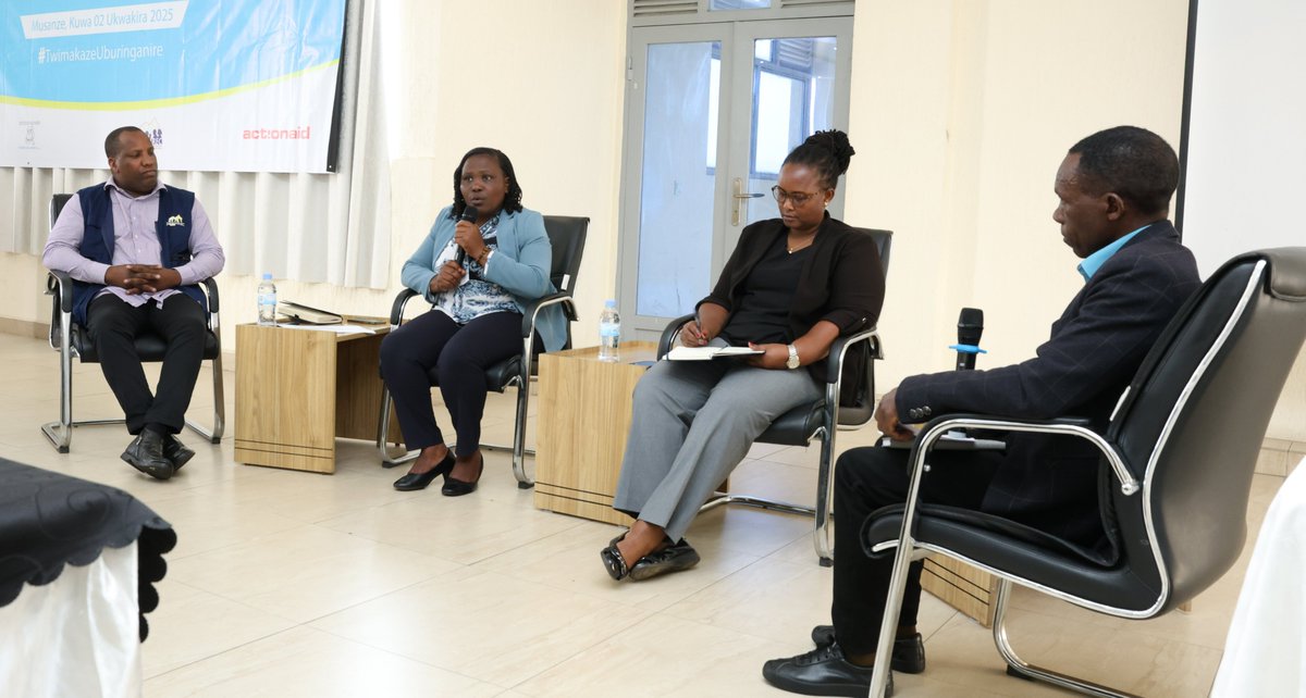 GenderMonitorRw's tweet photo. Umuyobozi wa @MusanzeRadio KAMILI Athanase yayoboye ikiganiro “uruhare rw’ubukangurambaga mu gukemura ibibazo bibangamiye umuryango” cyitabiriwe na PS wa @RwandaGender @MBatamuliza , visi meya wa @GakenkeDistrict Uwamahoro Therese, umukozi wa @rwamrec NKINGI Alexis. https://t.co/kKAfU8eNpR
