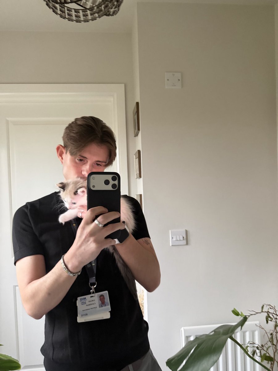 logxncxufield98's tweet photo. Yeh I totally forgot my  “lanyard” for work and had to run back to see I mean get it 😅 https://t.co/YVdbwJUqHO