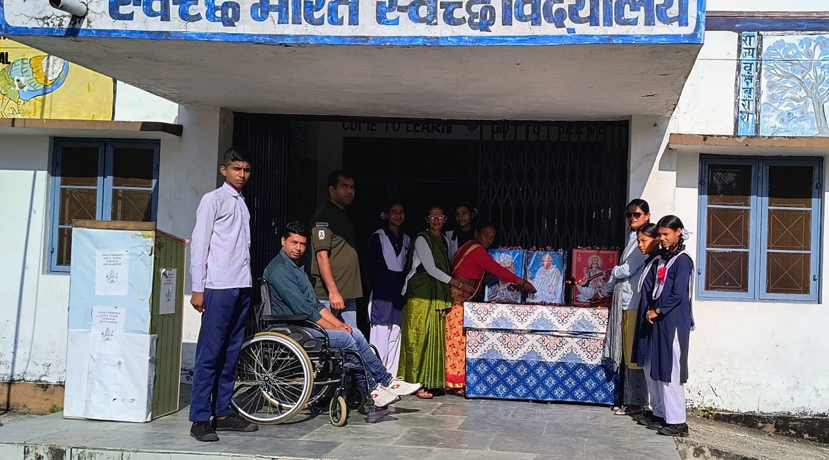 urvashi_verma's tweet photo. #uttrakhandgovernment
#CMDhami 
#PushkarSinghDhami 
#ceonainital
#2October2025 
#gandhijayanti2025 
#ShastriJayanti 
#PMModi 
 Aaj 2oct25 k liye SOP Jari ki gayi thi...Lekin bahut se Vidyalayo me Principal sahit anya shikshak anupashtit rahe ...To kya AUCHTIYA hai ese SOP'S KA.. https://t.co/j3mmOqSKjV