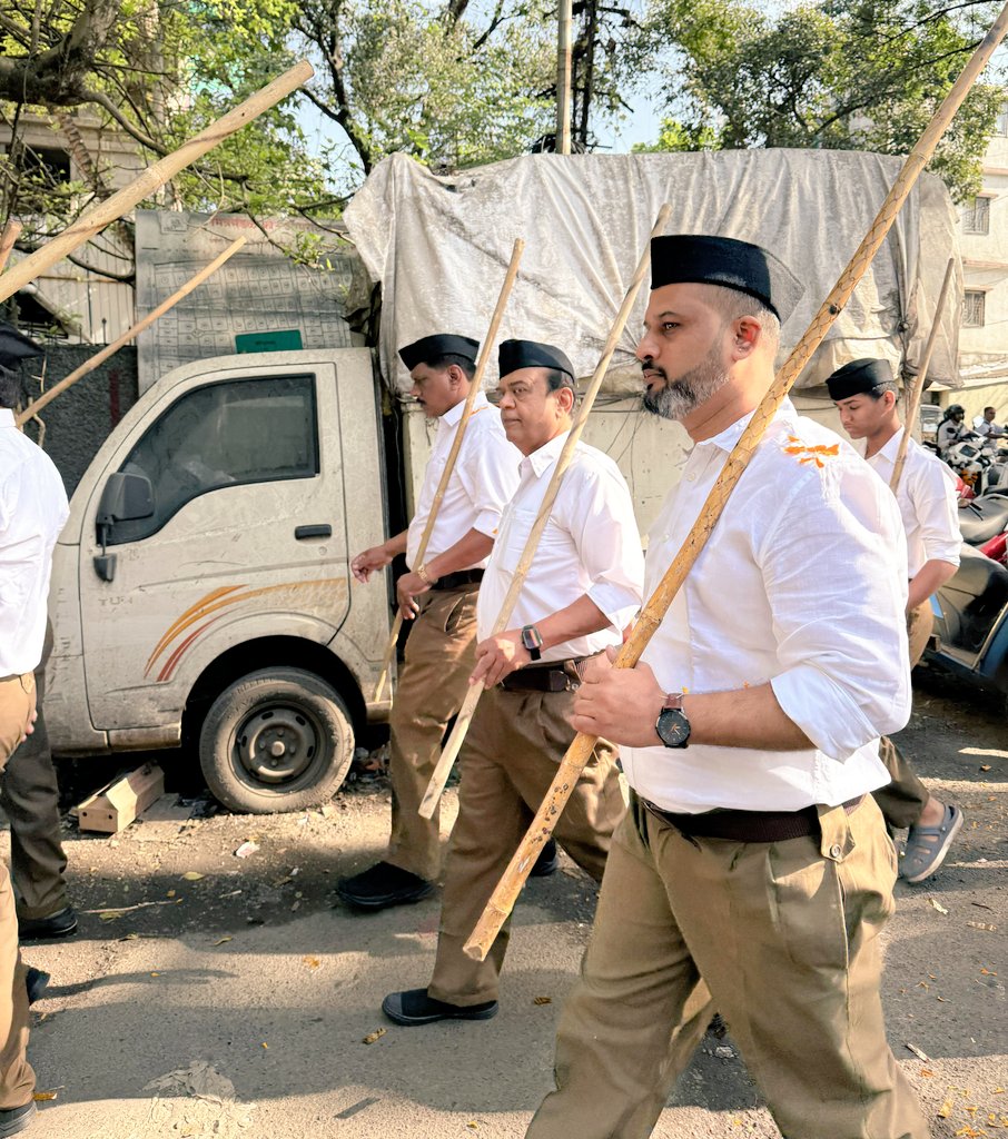 priyankams86's tweet image. राष्ट्रीय स्वयंसेवक संघाच्या शताब्दी वर्षाच्या
विजयादशमी उत्सवानिमित्त आज दिनांक २ ऑक्टोबर २०२५ रोजी
पर्वती भागातील, पर्वती नगराचे पथसंचलन तसेच शस्त्रपूजनचा कार्यक्रम संपन्न झाला.
#RSS100 #RSS_challenge
#RSS100Years #RSSorg #RSS4Nation #rssbofficial #राष्ट्रीयस्वयंसेवकसंघ