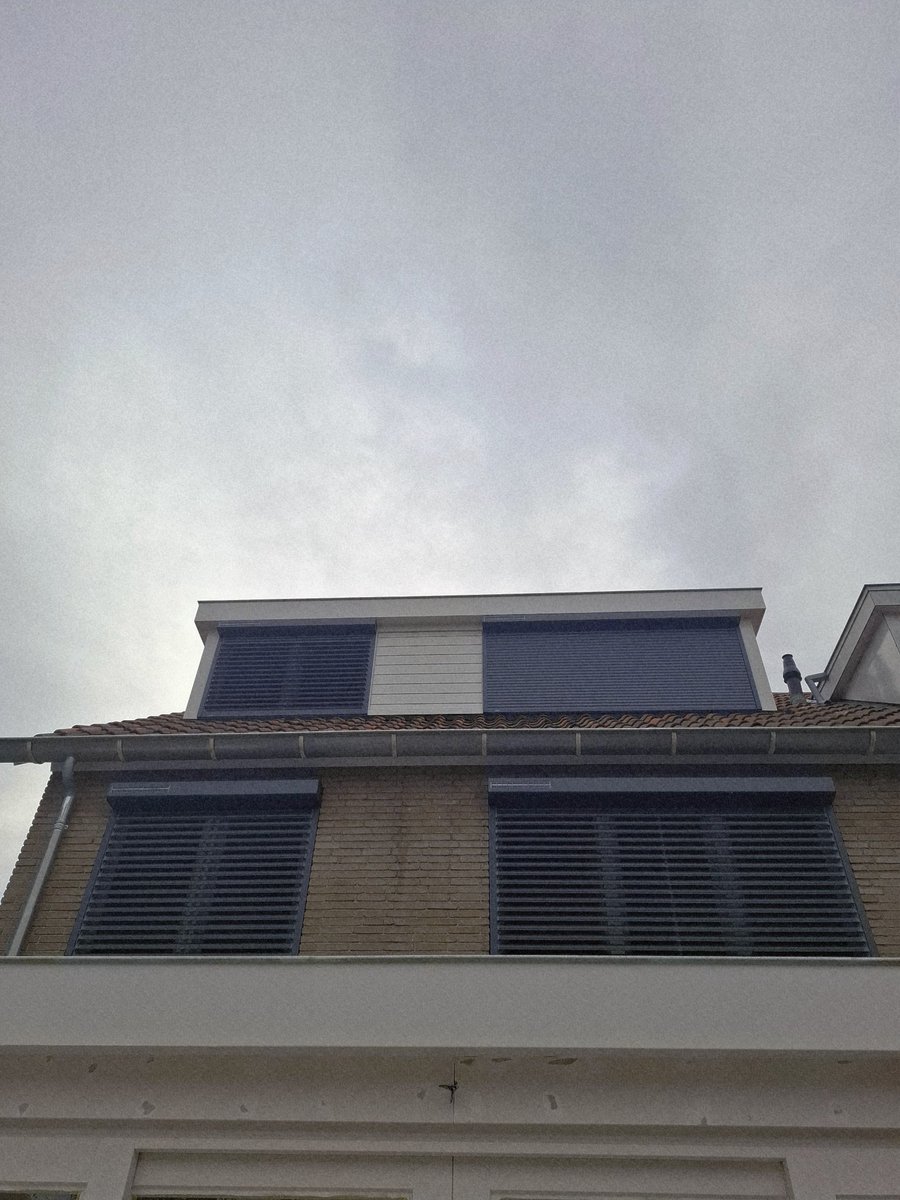 Vandaag een stukje woningaankleding in Naarden!

✅️ Solar rolluiken 
✅️ Solar jaloezierolluiken
✅️ Plissé hordeuren 
✅️ Vaste inzethorren

fremazonwering.nl

#zonwering #solarrolluiken #rolluiken #jaloezierolluiken #horren #Naarden #Fremazonwering
