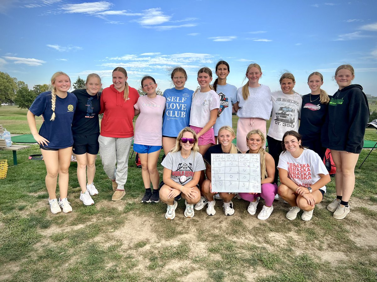 ⛳️We had our 𝗹𝗮𝘀𝘁 𝗝𝗩/𝗩𝗮𝗿𝘀𝗶𝘁𝘆 𝗽𝗿𝗮𝗰𝘁𝗶𝗰𝗲 of the season yesterday! 🥺 
⛳️We played a couple rounds of our team  𝗕𝗶𝗴 𝗕𝗿𝗲𝗮𝗸 game and had our last Team Dinner afterwards! 🤘🏻