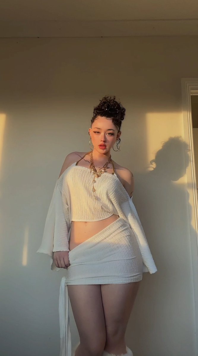How do I look in white? 🤍