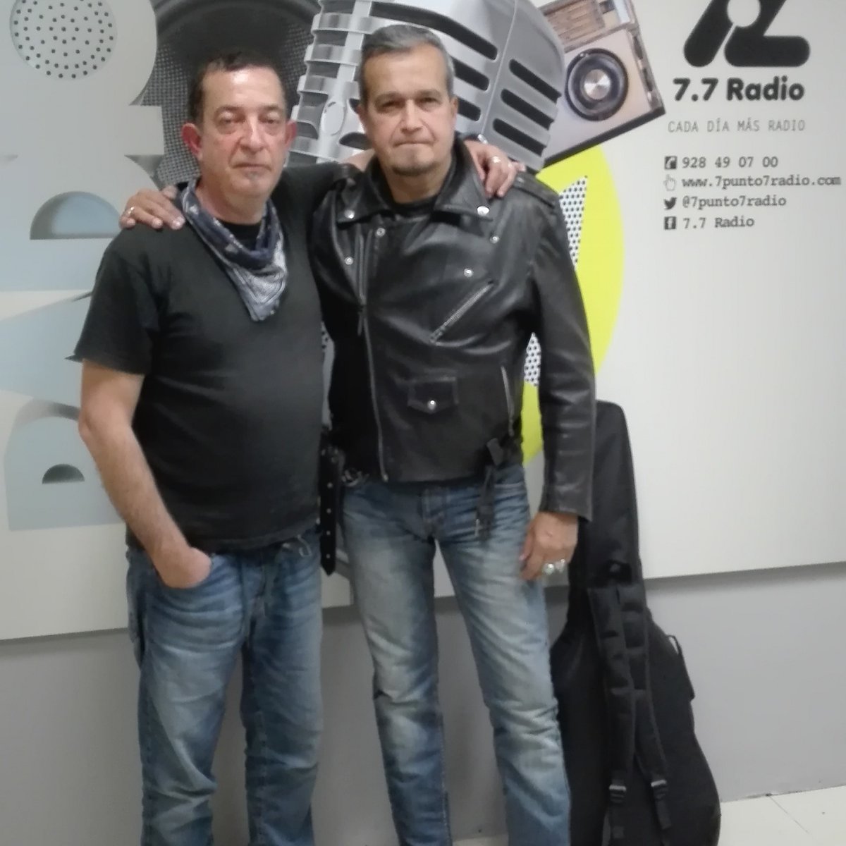 Hoy jueves 2 de octubre abrimos el mes en Enbandejadeplata en 7.7 Radio con dos invitados: tendremos a Javier Viera para hablarnos de la edición 2025 del Big Bang Vintage Festival y a Antonio Miguel Pérez para comentarnos el Homenaje a Miguel Estupiñán #RadioLive #rockcanario