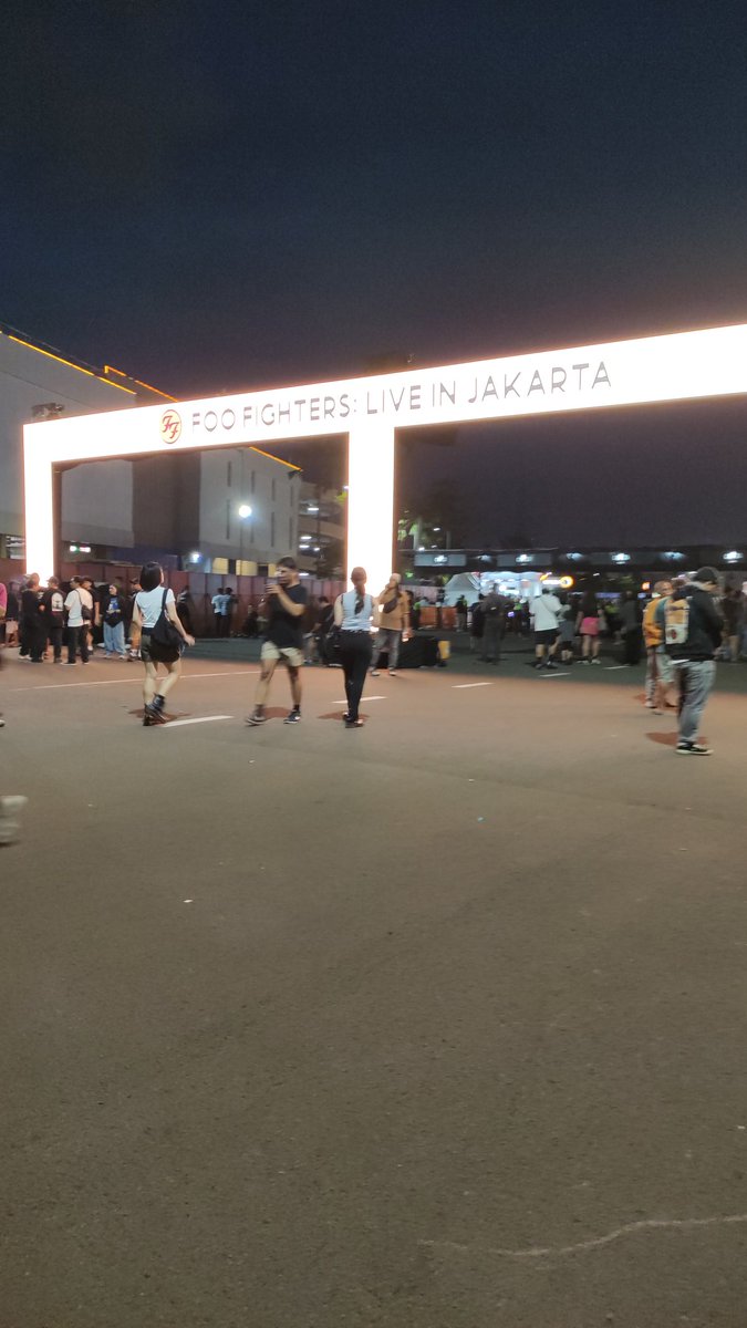 KomartaJ's tweet photo. wts tiket foo fighters jakarta
CAT 1B 1,8 anter sampai masuk

minat boleh dm
#wtb #wts foofighters zonauang https://t.co/6rO56OCFuK