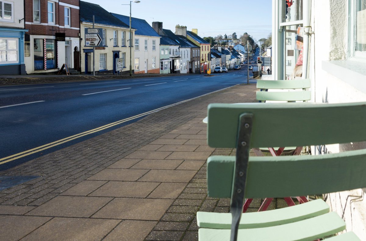 As the leaves turn golden and the air gets crisp, Honiton is the perfect spot for cosy autumn days. 🍂

Stroll through charming streets, discover unique independent shops, and wander scenic paths while soaking up the seasonal Devon charm ✨

📷 Image 1&amp;2: <a href="/alexwaltonpics/">Alex Walton Photography</a>
