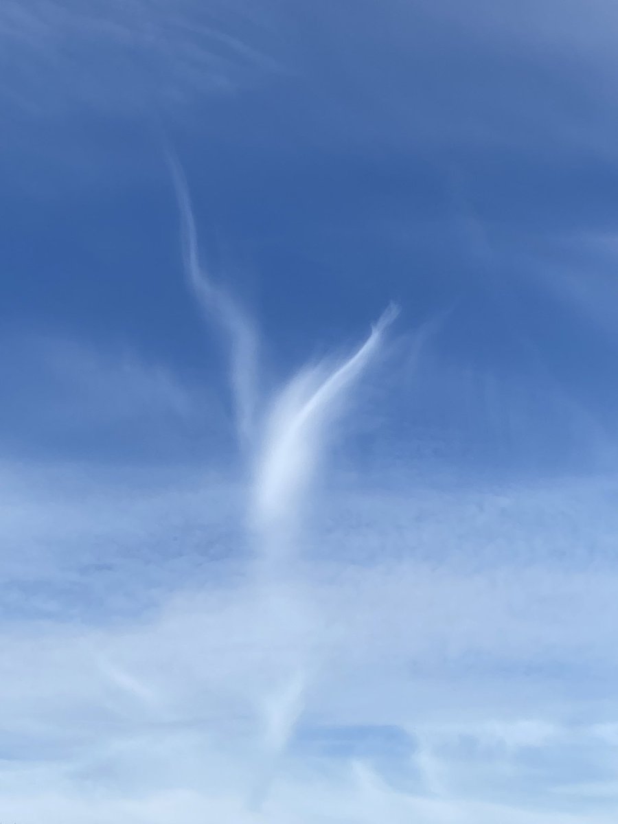 ahenk75's tweet image. Clouds like art too!
#lookingatthesky #nature #Space