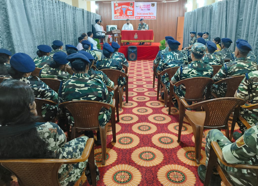 66BnSSB_INDIA's tweet image. #स्वस्थ_नारी_सशक्त_परिवार अभियान के तहत 66वीं वाहिनी #SSB कैम्पियरगंज द्वारा 24 कार्मिकों द्वारा जिला अस्पताल महाराजगंज को 24 यूनिट रक्तदान किया गयाI
कमांडेंट श्री जगदीश प्रसाद धाबाई की अध्यक्षता में एक सफल पहल! 🇮🇳
#रक्तदान_महादान
 @SashastraSeemaBal
@SSBFTRLUCKNOW 
@SSBSHQGKP