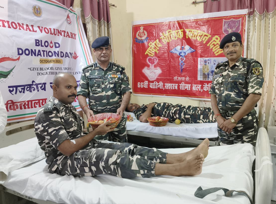 66BnSSB_INDIA's tweet image. #स्वस्थ_नारी_सशक्त_परिवार अभियान के तहत 66वीं वाहिनी #SSB कैम्पियरगंज द्वारा 24 कार्मिकों द्वारा जिला अस्पताल महाराजगंज को 24 यूनिट रक्तदान किया गयाI
कमांडेंट श्री जगदीश प्रसाद धाबाई की अध्यक्षता में एक सफल पहल! 🇮🇳
#रक्तदान_महादान
 @SashastraSeemaBal
@SSBFTRLUCKNOW 
@SSBSHQGKP