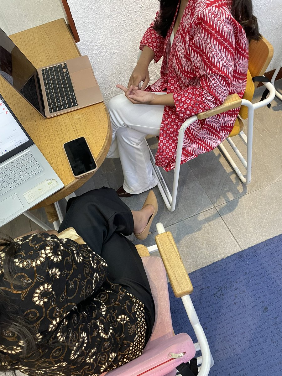 lookecosmetics's tweet image. beauty in every thread 🪡✨
today we wear stories, not just patterns 🌸 

Yukk share ootd kamu hari ini Goddess😍