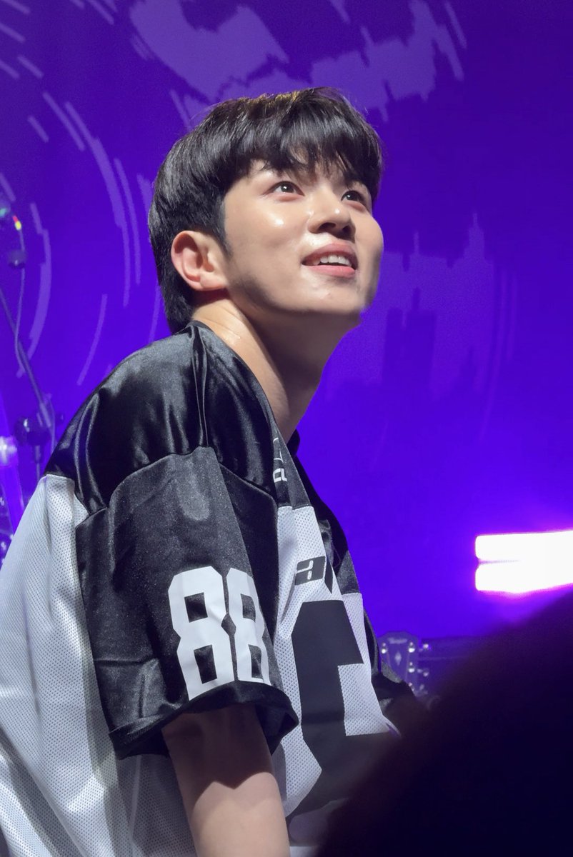 251001 &amp;CON4 in LONDON 🇬🇧

he got stars in his eyes ✨

#NFlying #엔플라잉 #YooHweseung #유회승