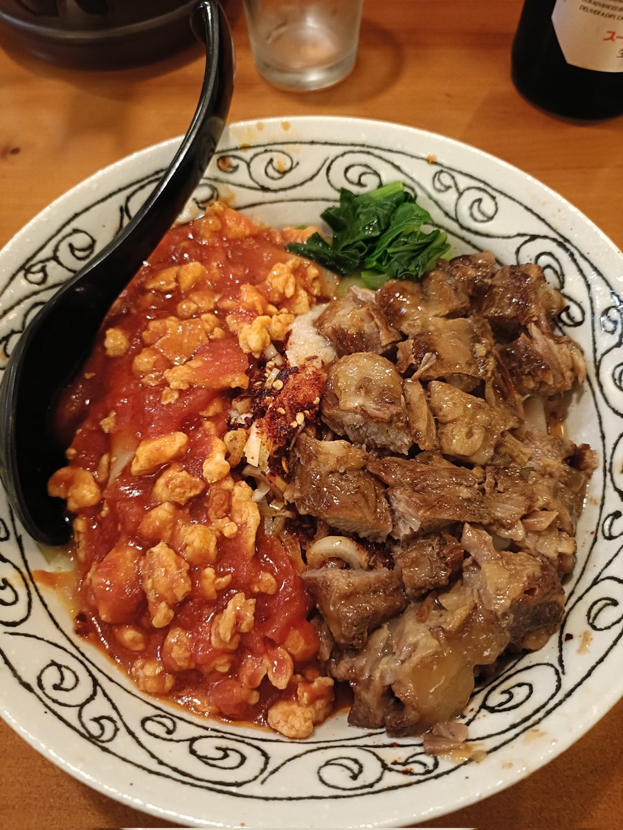 Chaca_CCMD's tweet photo. 新大阪で1番美味いだろこれ

ビャンビャン麺と何かよく分からないやつ https://t.co/2gMBMMlEaG