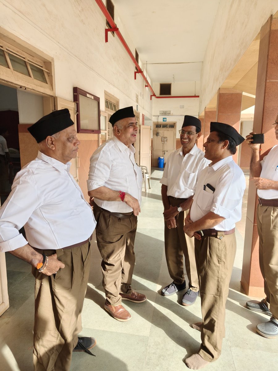 chethanbhat's tweet image. On this auspicious day of Vijaya Dashami, Celebrating 100 years of Rashtriya Swayamsevak Sangh (RSS) @RSSorg

My father, Shri N. Yogish Bhat is a Swayamsevak since past 60 years.🙏

#RSS100 #RSS100Years