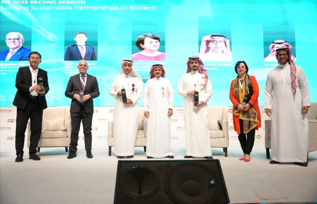 PatentExaminer1's tweet photo. Proud moments this October 🇸🇦 💚

From giving back to inspiring futures. It's a great honor for me to share my experience and expertise in the life sciences innovation forum 2025.

#LSIF2025 #KSAUHS #KAIMRC #Biotech #Innovation https://t.co/6HOgttXCgL