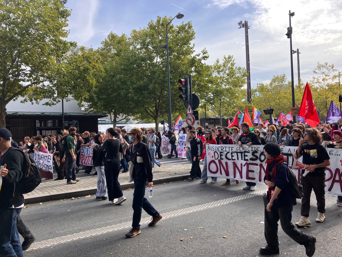 RAutrement's tweet image. #rennes, #2octobre : la manifestation débute avec des slogans pour Gaza et la Palestine.