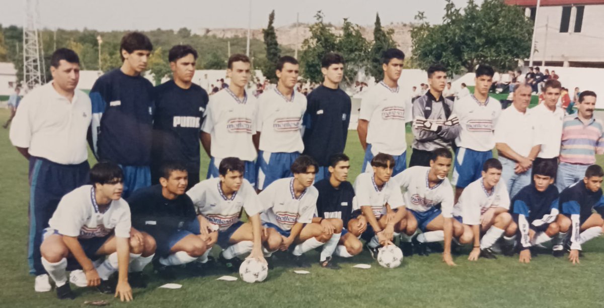 CDTOficial's tweet photo. #HistoriaCDT 

✍️🏾 𝗛𝗼𝗺𝗲𝗻𝗮𝗷𝗲 𝗮 𝗹𝗼𝘀 𝗮𝗿𝘁𝗶́𝗳𝗶𝗰𝗲𝘀 𝗱𝗲𝗹 𝘀𝘂𝗯𝗰𝗮𝗺𝗽𝗲𝗼𝗻𝗮𝘁𝗼 𝗱𝗲 𝗘𝘀𝗽𝗮𝗻̃𝗮 𝗰𝗮𝗱𝗲𝘁𝗲 𝗱𝗲 𝟭𝟵𝟵𝟱

🔗 https://t.co/UyC4x78rdf 

@rfef @CdtCantera @CDTFundacion #LaBregaNosUne #DISAFÍO #TenerifeZamoraCF https://t.co/6LdgT3i36z