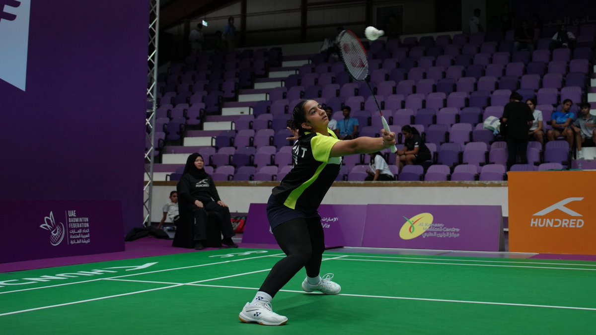 abudhabirc's tweet photo. نادي أبوظبي لألعاب المضرب يواصل حضوره المميز في بطولة العين ماسترز، بتأهل ميشا خان وتابيا خان إلى دور الـ16، مؤكداً تميز اللاعبات الوطنيات. كما جرى تكريم النادي كشريك استراتيجي، حيث سلّم معالي الشيخ نهيان بن مبارك درع التكريم تقديراً لجهوده في دعم وتطوير الريشة الإماراتية 🇦🇪✨ https://t.co/YYzNbEGUuw