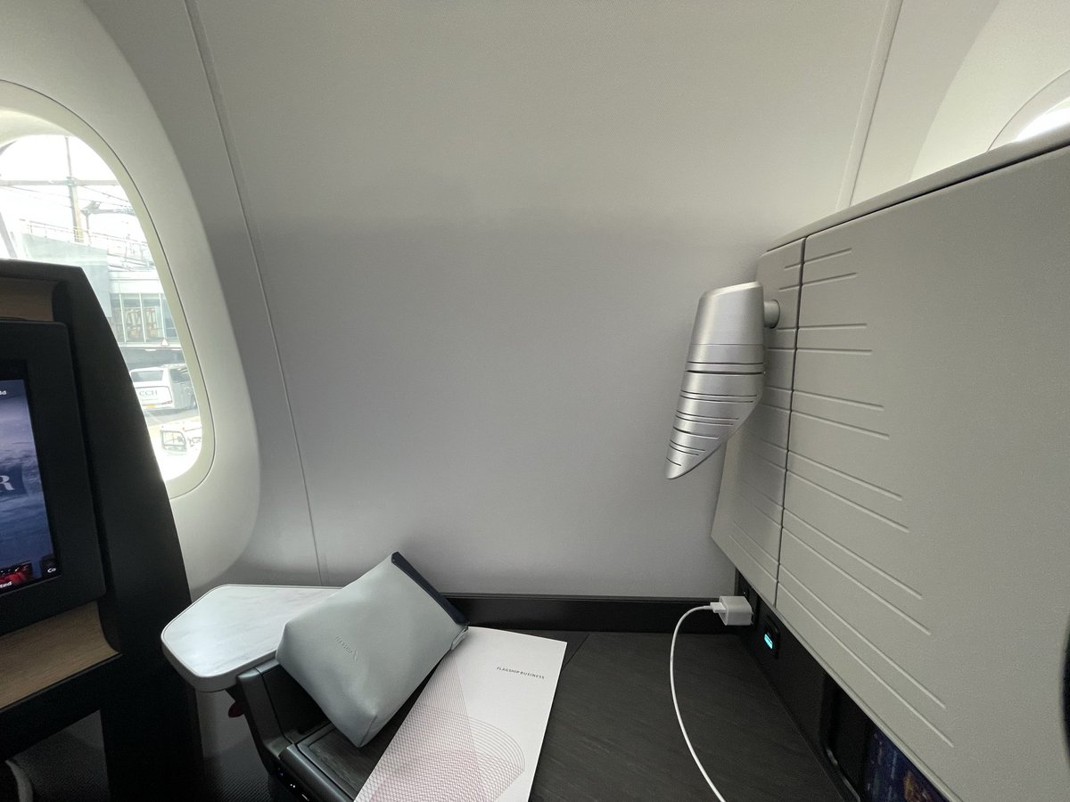 SpiritedFlyer's tweet photo. American - you really need to mark your seat maps to denote window seats that don’t have windows. I’m paying premium for a window seat that has no windows and I’m not happy!  @americanair https://t.co/gcQkXzvCMY