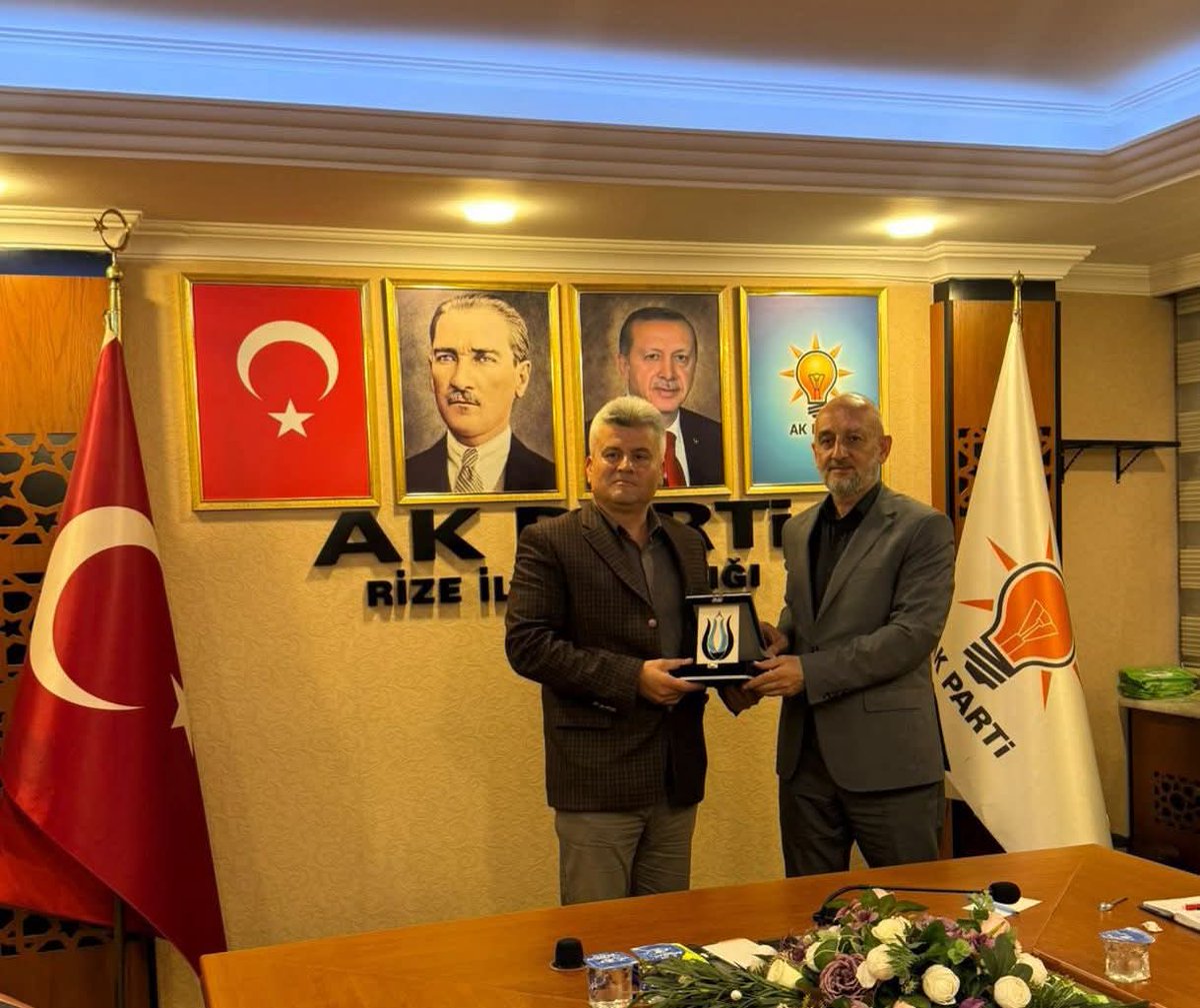 UidGeorgia's tweet photo. UID Gürcistan heyeti olarak AK Parti Rize İl Başkanlığı’nı ziyaret ettik.
Ziyarette İl Başkan Yardımcısı ve Dış İlişkiler Başkanı Kemal Deniz, Kadın Kolları Başkanı Nuran Alim ve Gençlik Kolları Başkanı Onuralp Kazmaz bizleri samimiyetle misafir etti. https://t.co/eOvBtKsHQr