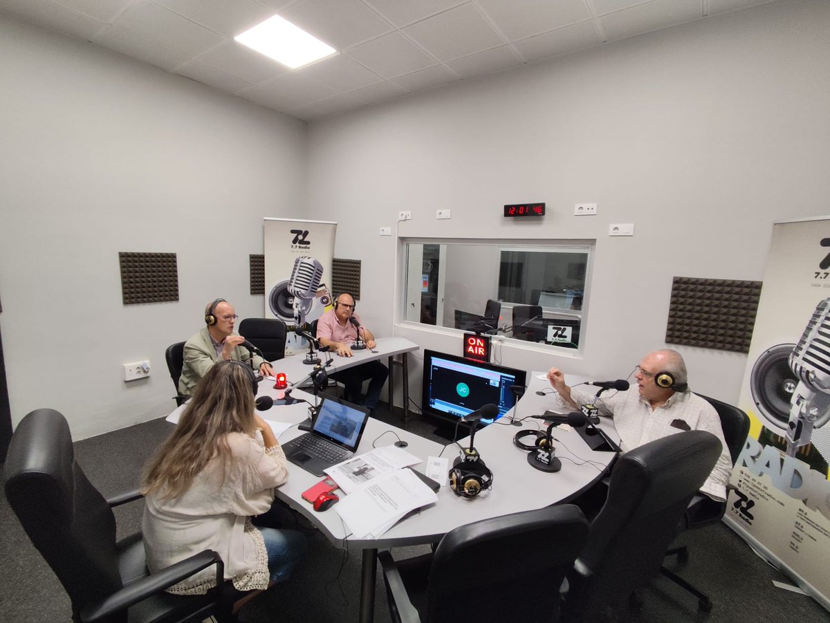 Hoy tenemos tertulia en el programa Centro Urbano con May del Rosario, en la que intervienen: Manolo campos, Javier Hernández, Tino Arencibia y Juan Carlos.

de 11:30 a 12:30h 7.7 Radio 89.6 FM 📷 y 7punto7radio.com