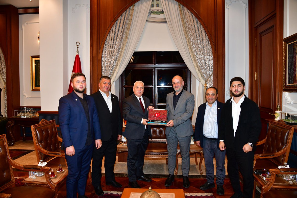 UidGeorgia's tweet photo. UID Gürcistan heyeti olarak Trabzon Valisi Sayın Aziz Yıldırım’ı makamında ziyaret etme fırsatı bulduk.

Ziyarette UID Gürcistan Başkanı Yusuf Taşkıran, BYK üyelerimiz katıldı.

Valimizin samimi misafirperverliği ve yapıcı yaklaşımı için teşekkür ediyoruz. 🌿 https://t.co/54GKOQRhCo
