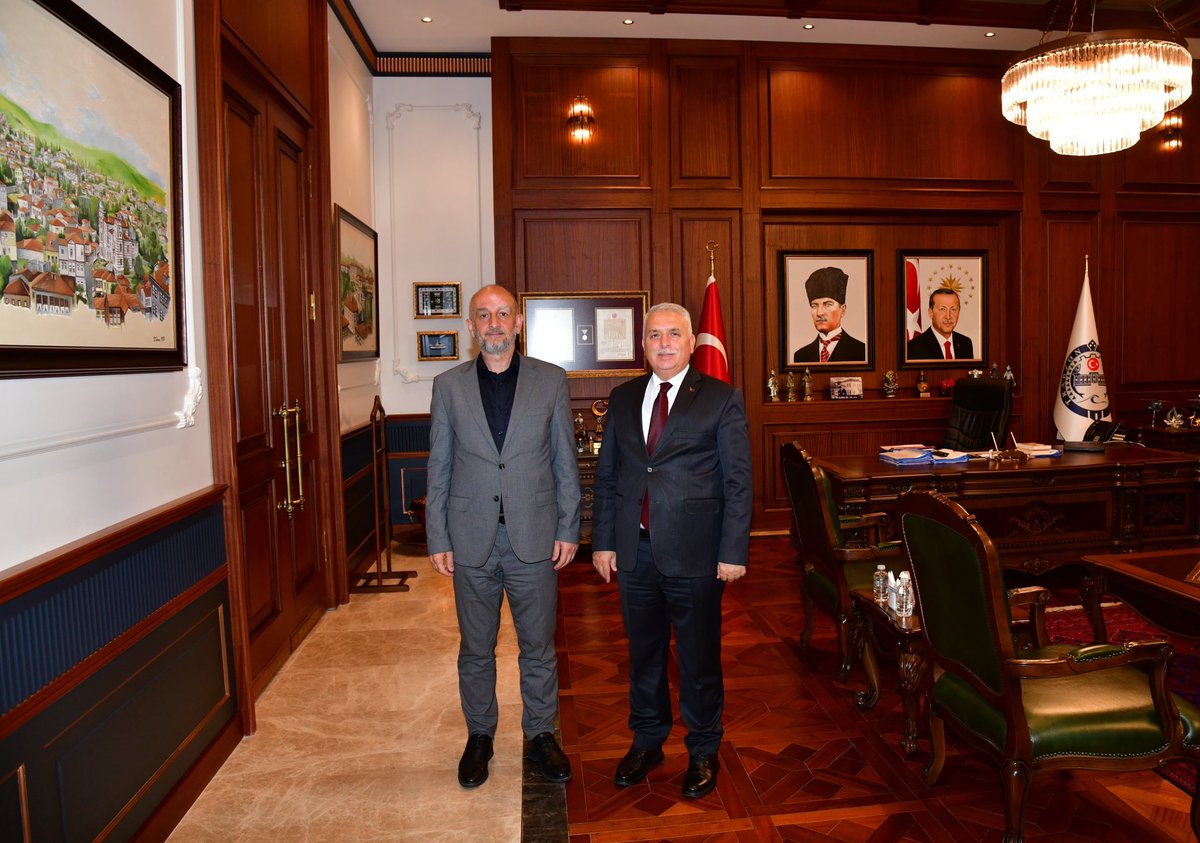 UidGeorgia's tweet photo. UID Gürcistan heyeti olarak Trabzon Valisi Sayın Aziz Yıldırım’ı makamında ziyaret etme fırsatı bulduk.

Ziyarette UID Gürcistan Başkanı Yusuf Taşkıran, BYK üyelerimiz katıldı.

Valimizin samimi misafirperverliği ve yapıcı yaklaşımı için teşekkür ediyoruz. 🌿 https://t.co/54GKOQRhCo