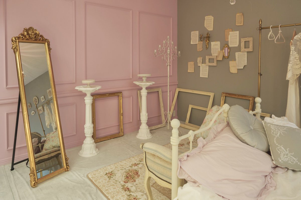 【2026年1月まで予約受付】

「フレンチガーリーブース」

ビンテージから装飾品まで可愛くまとめています

#バニー #スタジオ #ガーリー