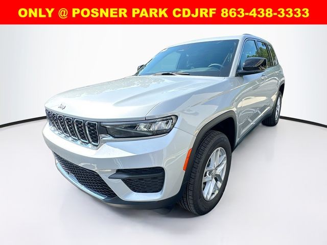 New 2025 Jeep brand vehicles come with the Jeep Wave program: 2 free oil changes &amp; tire rotations, 24/7 support, and more! Get a Jeep Wrangler, Gladiator, or other at Posner Park Chrysler Dodge Jeep Ram FIAT! bit.ly/3LO6QGD
Se habla espanol 
#GetAmericaRollingAgain #LPK