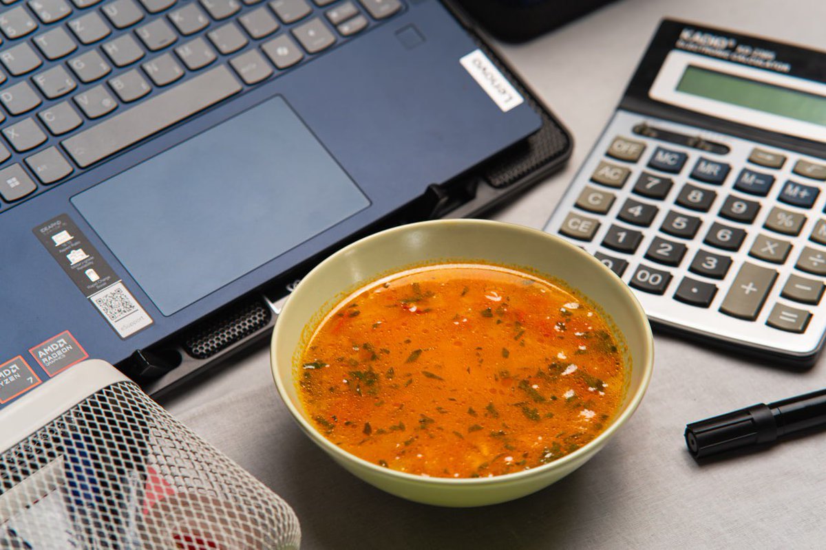 Суп харчо - настоящая классика кавказской кухни. Яркий вкус специй придаст красок вашей осени, а наваристый бульон согреет даже в самый дождливый и пасмурный день.

Добавить красок можно заказав суп харчо и вногие другие блюда в <a href="/FoodikalRS/">Foodikal</a>