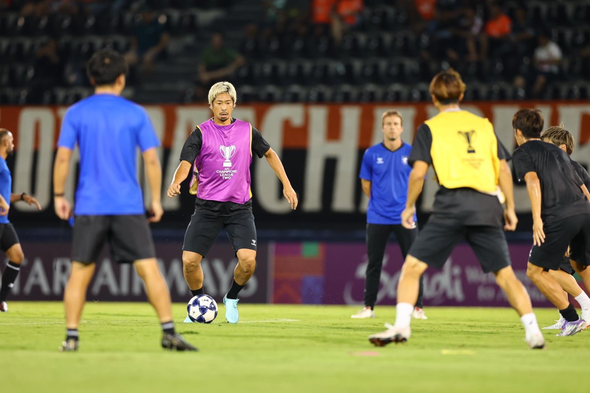 GAMBA_OFFICIAL's tweet photo. warming up！

試合を観るなら▶️@DAZN_JPN
登録は▶️https://t.co/cmHuKWbwHj

#ACL2
#ガンバ大阪 #GAMBAOSAKA https://t.co/cyIUtqbneW
