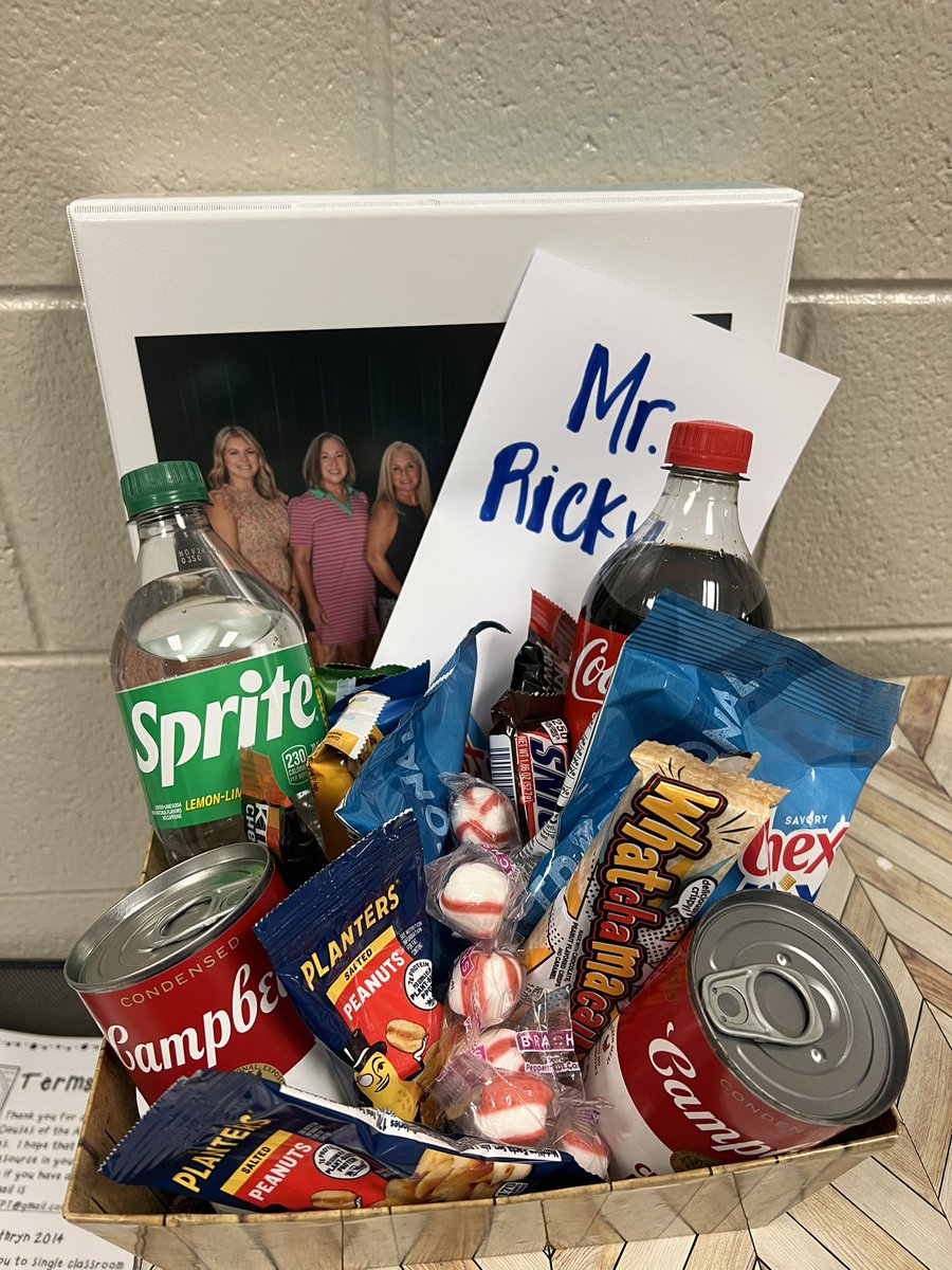 MrsChesters4th's tweet photo. Celebrating National Custodian’s Day . Thankful at our school for Mr. Ricky. https://t.co/6dxcYmifZY