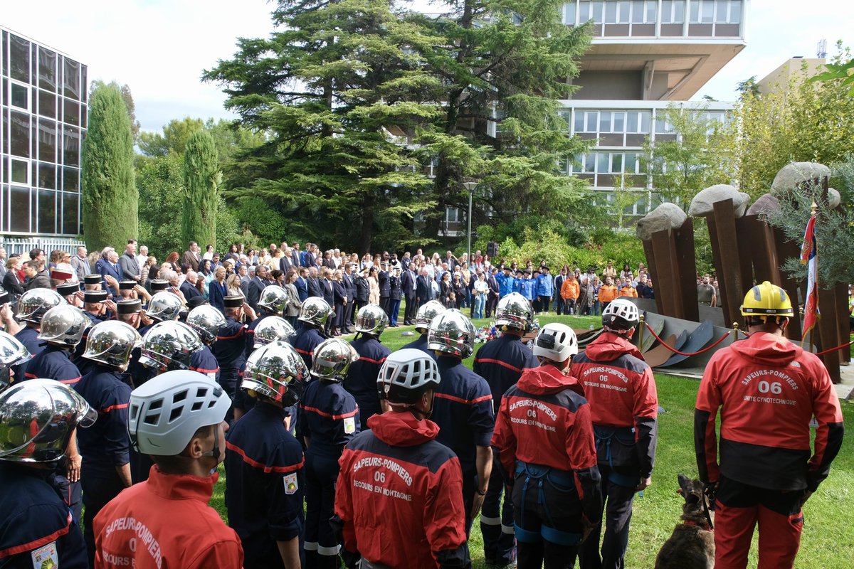 En ce 2 octobre, nous commémorons les 5 ans du passage de la tempête Alex, qui a tragiquement frappé les vallées des Alpes-Maritimes.

Ce matin devant la statue de l’Homme Debout au pont Durandy et dans les jardins du Conseil Départemental, nous étions nombreux avec le maire de
