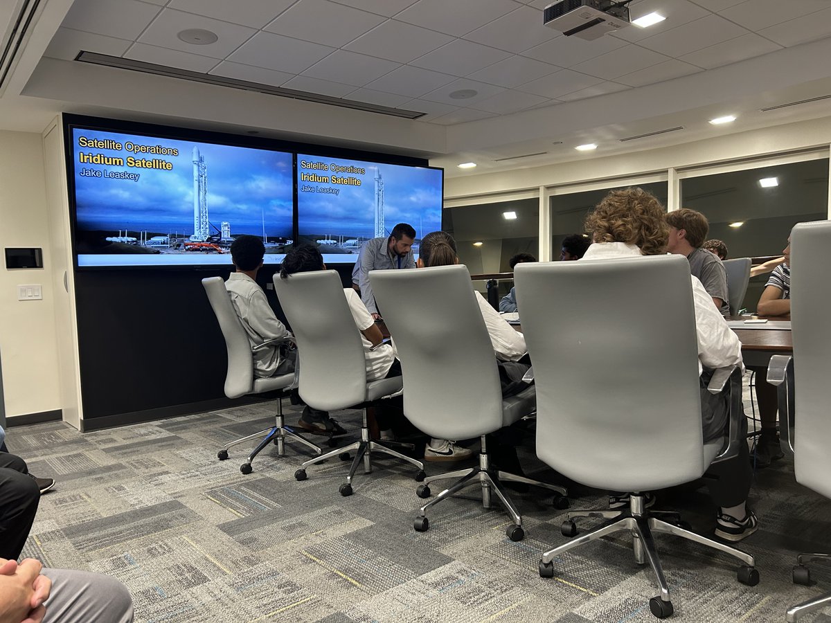 IridiumComm's tweet image. From classroom to constellations 🏫🛰️ 

Great visit from #STEM engineering students at Iridium&apos;s SNOC, where they networked with engineers, explored career pathways, and learned about the skills that fuel innovation in #aerospace &amp;amp; #satellite technology @fcpsnews @NoVATechCouncil