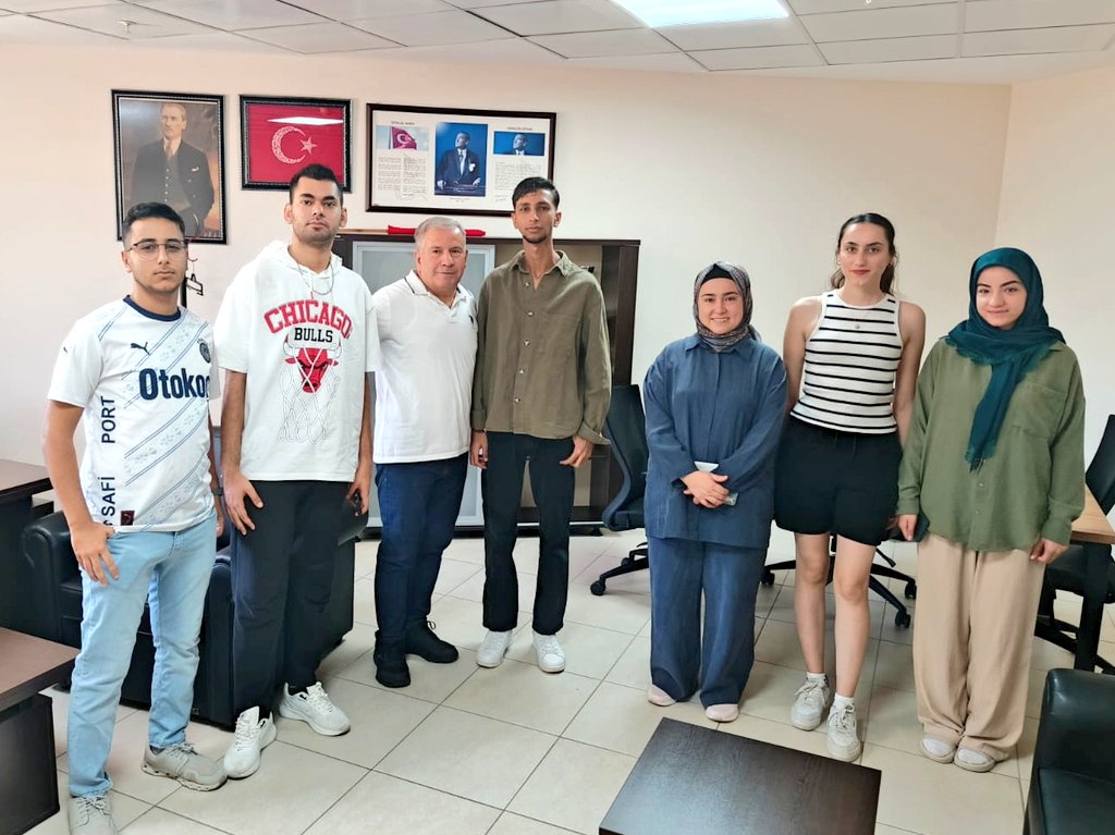 AdanaKYGM's tweet photo. 📌 Kozan Yurdu
Yurt-Time Projesini kazanan öğrencilerimizle bir araya gelerek tanışma ve bilgilendirme toplantımızı gerçekleştirdik.
Öğrencilerimizin proje sürecine dair merak ettikleri soruları yanıtladık, birlikte atacağımız adımları değerlendirdik. 🌟 #YurtTime https://t.co/lriPGITlaV