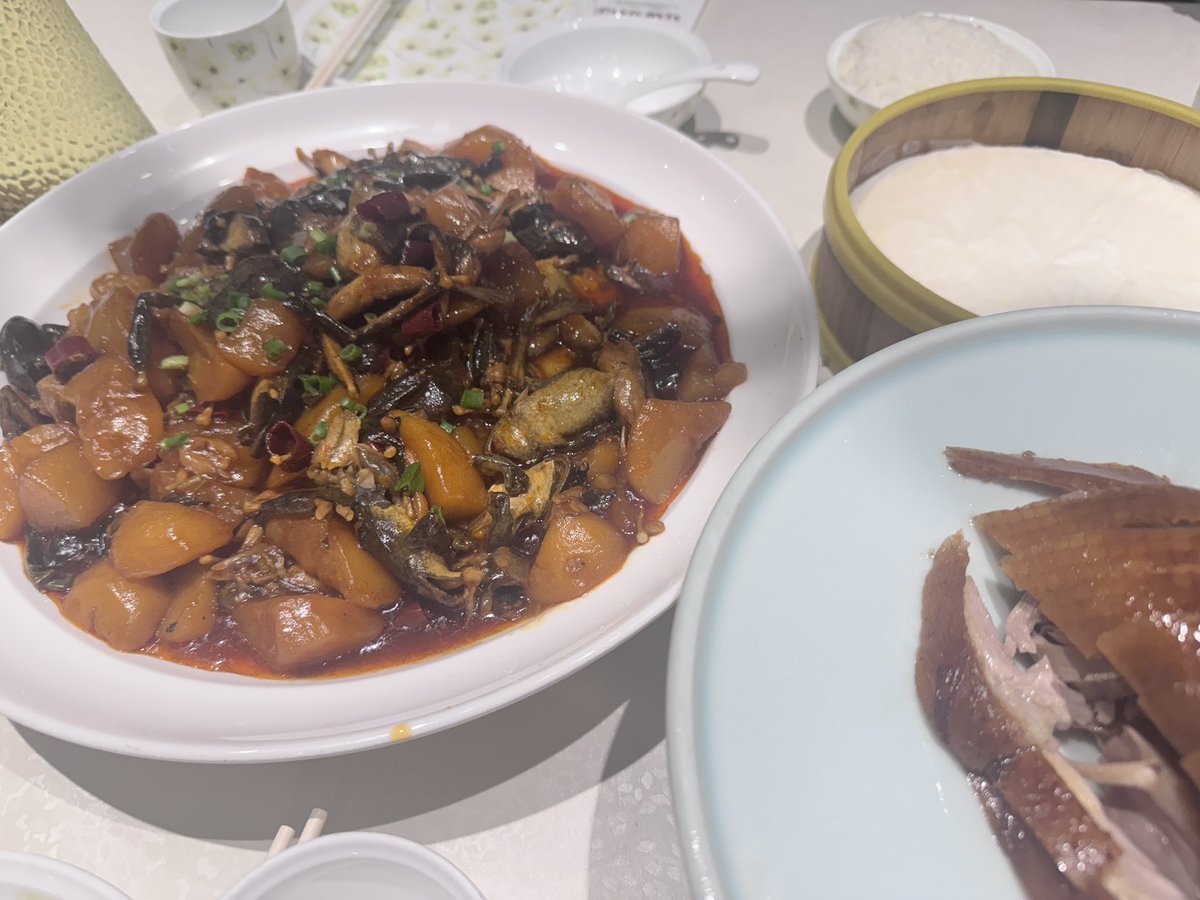 过节朋友给拿了一堆林蛙，我又不会做，我家里人也不会做，就四处打电话问哪里可以付费加工，为了几家店才问到一家能的，除了贵点没别的毛病，这一盘子要我10U，但是我学会了怎么分辨谁家是预制菜，预制菜的不能代加工😶

继续说说 <a href="/SentientAGI/">Sentient</a> ，听说这个超级卷，不努力就会被落下