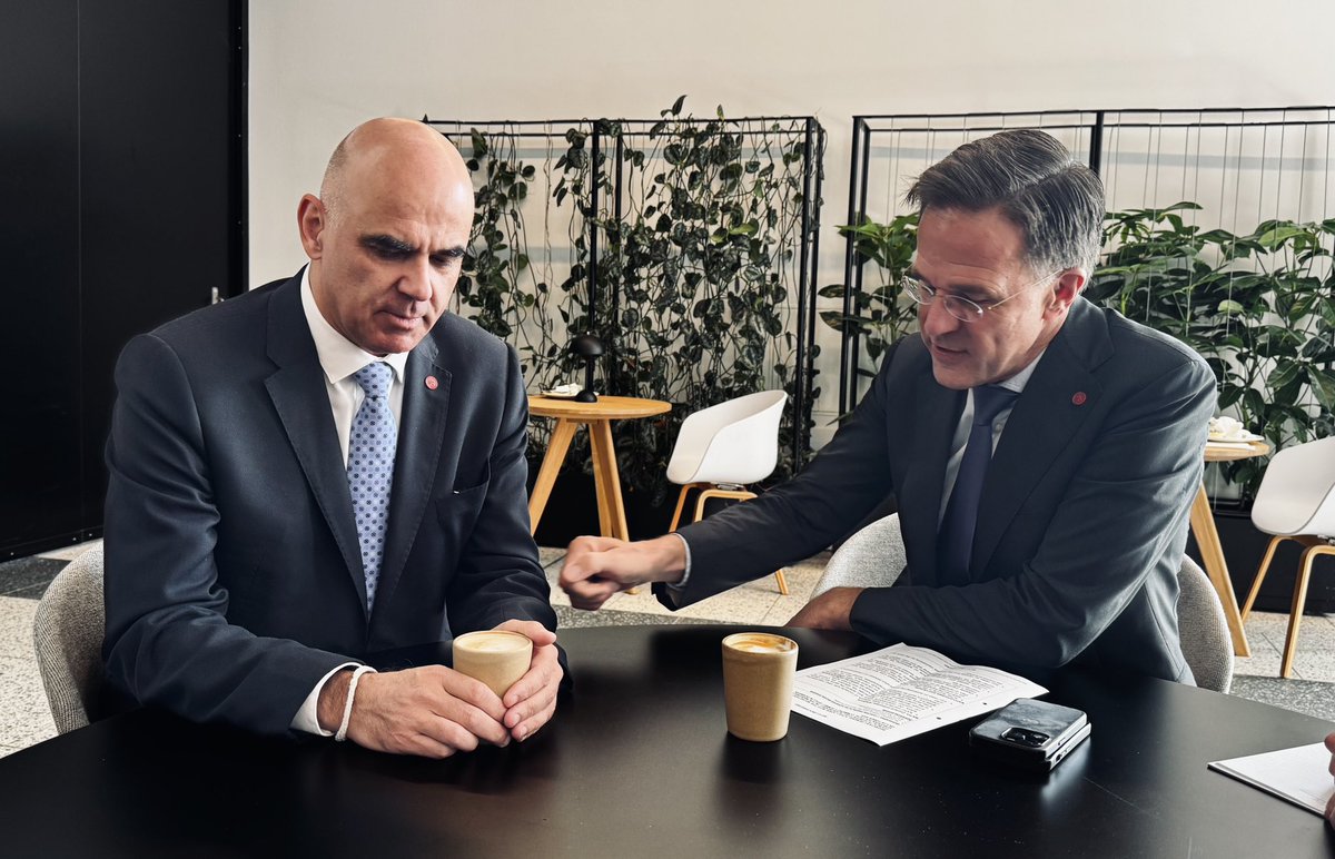 alain_berset's tweet image. Military security protects our borders. #DemocraticSecurity protects our freedoms. Without it, weapons risk ending up in the wrong hands. At the #EPC in Copenhagen, I discussed with @SecGenNATO Mark Rutte how @NATO and the @coe must work together to keep Europe safe.