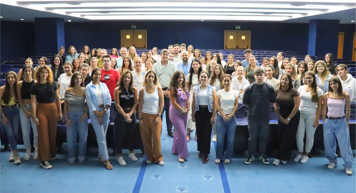 HSJD_Aljarafe's tweet photo. 📸Esta semana hemos recibido a más de 80 estudiantes de #FP que empiezan sus prácticas en nuestro hospital, en ámbitos como cuidados auxiliares de enfermería, radiodiagnóstico, laboratorio, administración e informática.
¡Bienvenidos/as! 👏
#HSJDA #HospitalAljarafe #SanJuandeDios https://t.co/Sc4bYBYR9m