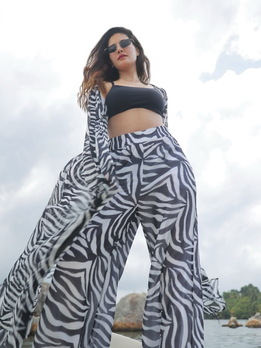 G2QOB-HaAAIsp69?format=jpg&name=large