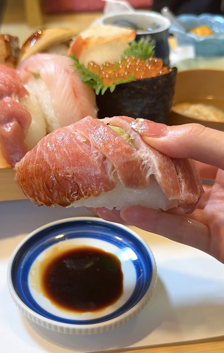 手のひらサイズの巨大寿司🍣 千葉『茂八寿司』 江戸時代から続くお店で