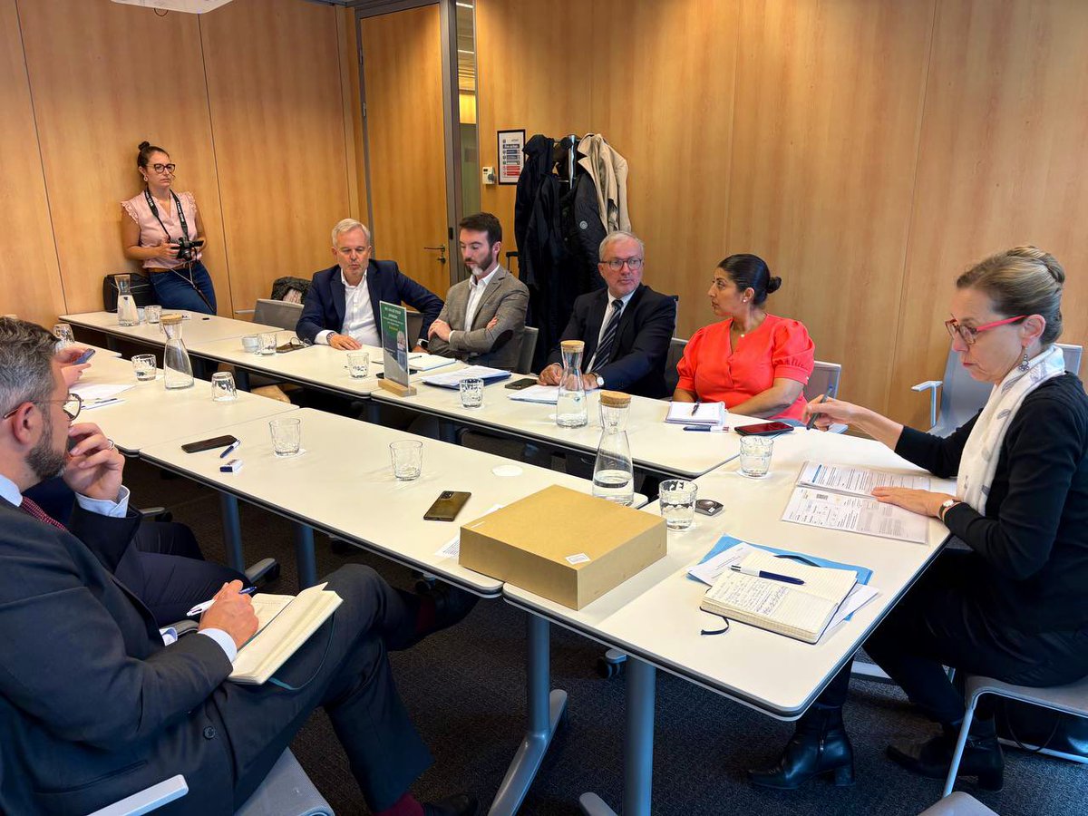 Rencontre ce matin au Parlement européen avec des élus régionaux du bloc central, à l’initiative de <a href="/FdeRugy/">François de Rugy</a>.

Nous échangeons sur l’indispensable action de l’Europe 🇪🇺 dans les territoires et l’importance des fonds européens, notamment dans le cadre des négociations budgétaires.
