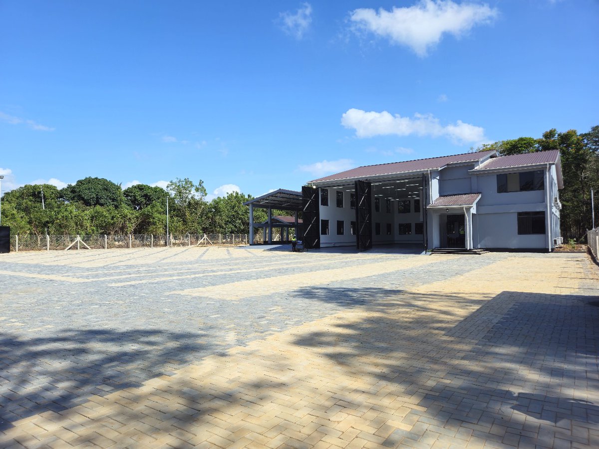 BizSolutions360's tweet image. From 🌱 land to ✨ landmark!
Another international win in Tanga, Tanzania-from ground clearance to key handover. ✅
#B360BuildingTheFuture #ConstructionSuccess #GlobalProjects #Tanzania