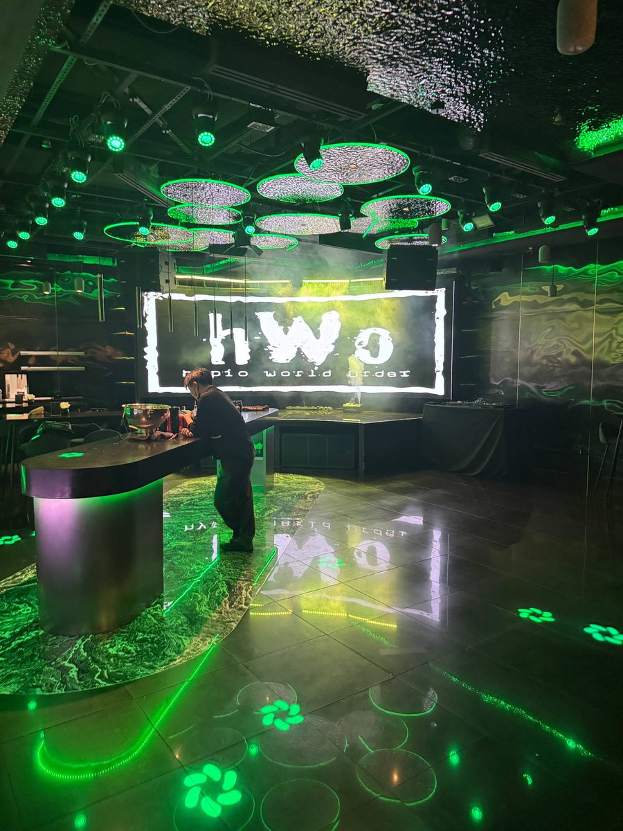 Two great gatherings in Singapore getting to know the Hypio and HL community at large are in the books!

Thanks to everyone who came to the first ever DIS/CONNECT - we love u - and to our team on-location for doing an amazing job:

<a href="/0xMojojo/">mojojojoppg</a> <a href="/0xRyomenSukuna/">Sukuna.hype</a> <a href="/fojizzles/">FoJizzles</a> 

Also our