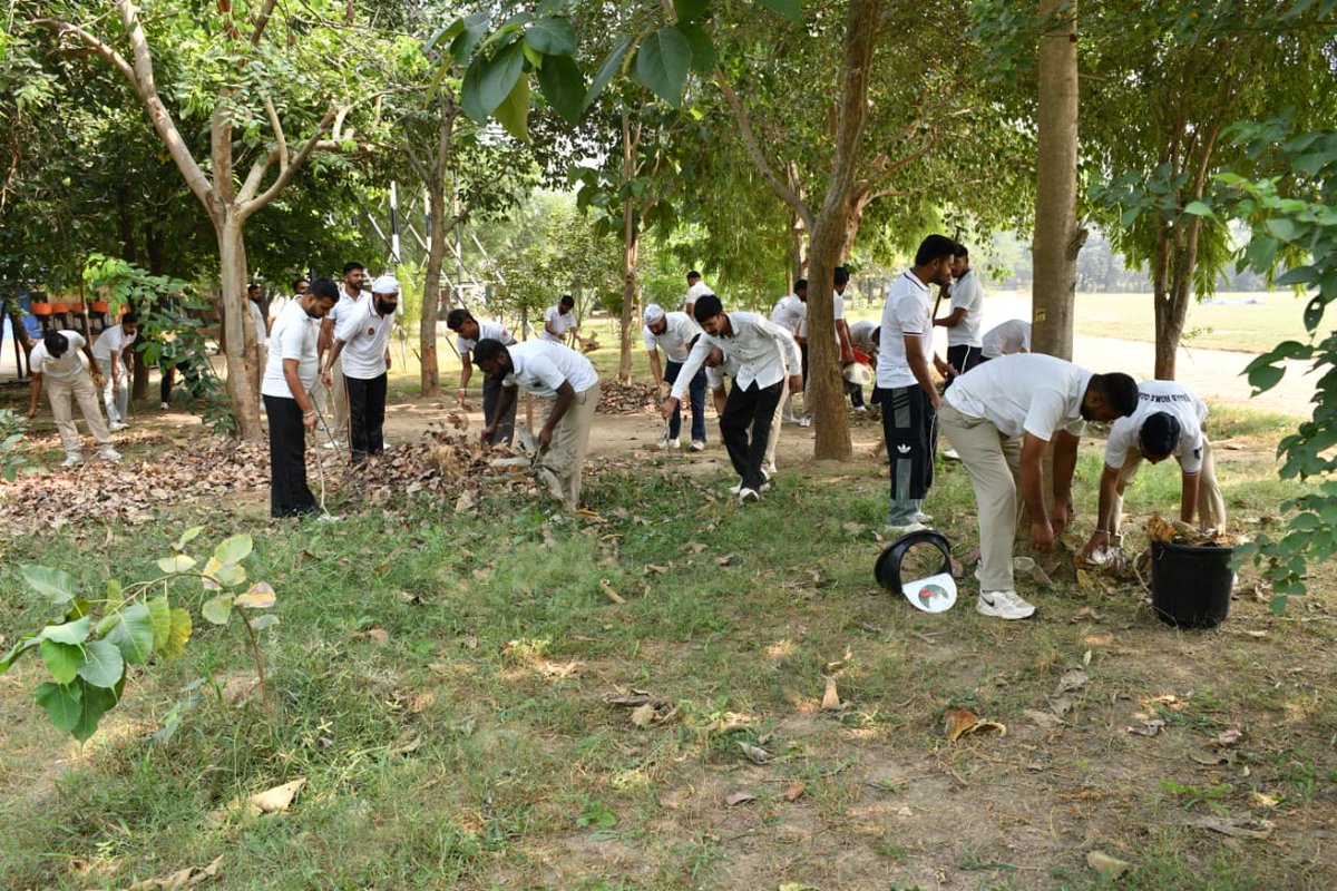 #SwachhataHiSeva 🇮🇳 | As part of the campaign, #7BnNDRF carried out a cleanliness drive at Unit HQ Bathinda (Pb), spreading the message that cleanliness is devotion and Swachh Bharat is our duty as well as our pride. <a href="/NDRFHQ/">NDRF India I राष्ट्रीय आपदा मोचन बल 🇮🇳</a> <a href="/ndmaindia/">NDMA India | राष्ट्रीय आपदा प्रबंधन प्राधिकरण 🇮🇳</a> <a href="/ANI/">ANI</a> <a href="/HMOIndia/">गृहमंत्री कार्यालय, HMO India</a> <a href="/PIB_India/">PIB India</a>