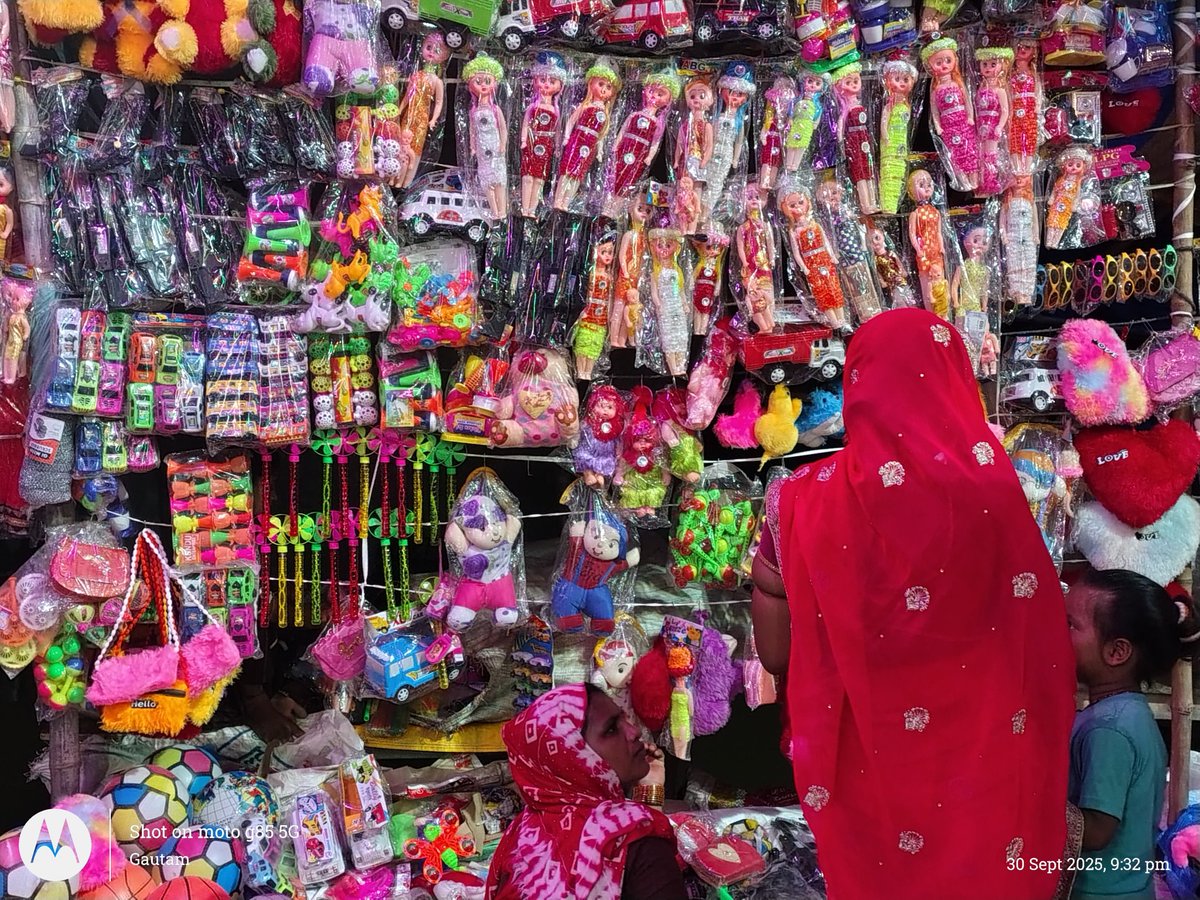 Niyatiyadav1818's tweet image. Durga Puja ka sabse best part after   maa durga 🫣in the gaun 👉🏻❤️
#Dussehra2025 #KantaraChapter
#gandhijayanti2025