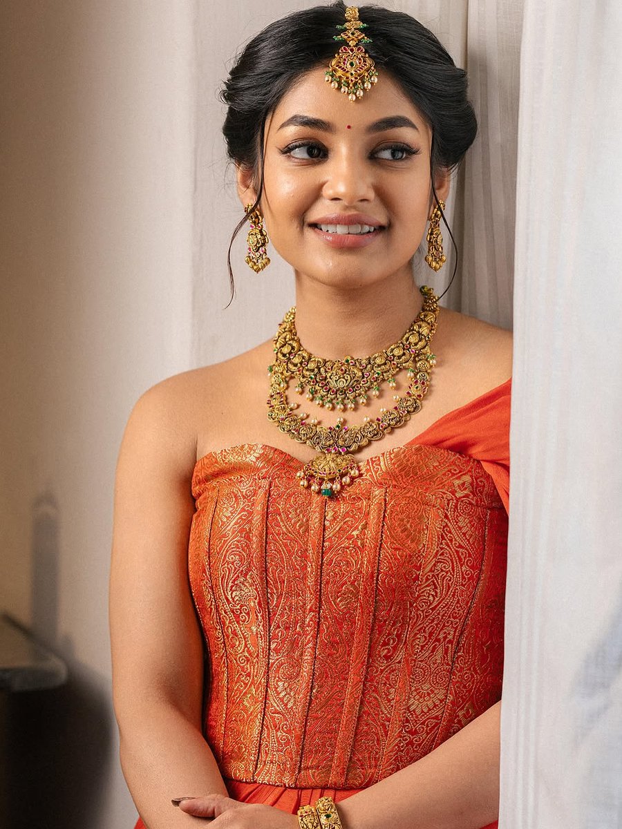 Ivana 🤎

#FestiveVibes ✨