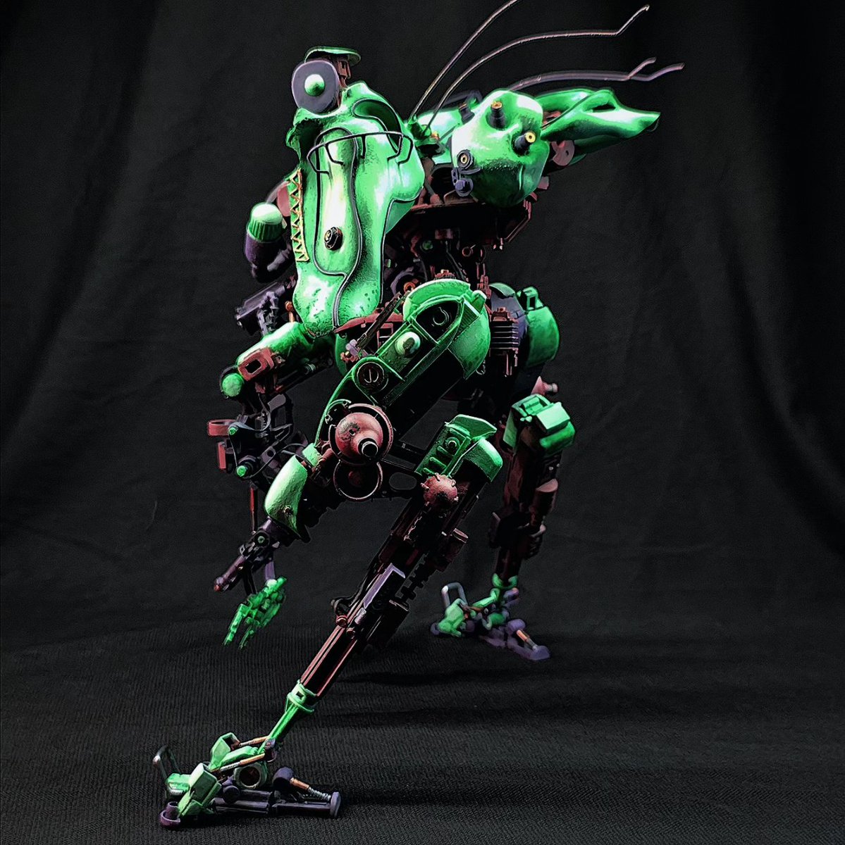 neielmont's tweet image. Burntmoth, by Kevin Monti.

Check out the #peculiarrobotcontest Instagram and Facebook page! this is my entry for that contest :)

#scratchbuild #trashbashing #mechadesign #scalemodel